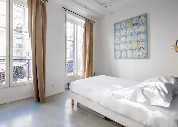 Veeve - Bright Beams Paris