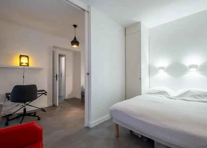 Veeve - Bright Beams Apartment Paris