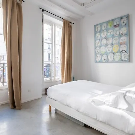 Veeve - Bright Beams Paris