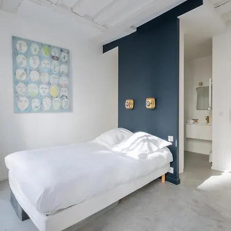 Daire Veeve - Bright Beams Paris